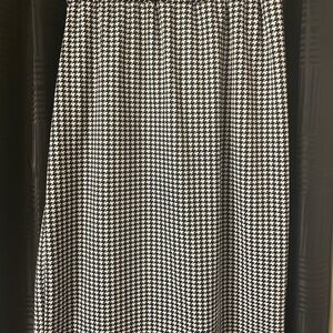 Zadie B’s Classic Black and White Houndstooth Skirt